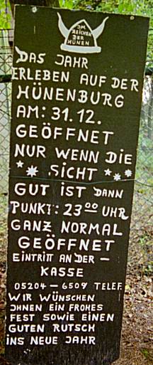 Hinweisschild zu den ffnungszeiten der Hnenburg an Silvester